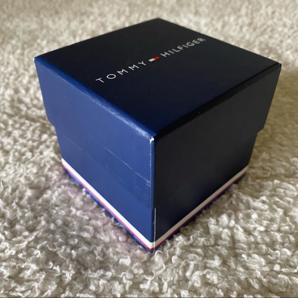 Tommy Hilfiger Unisex Gold Watch - Picture 3 of 7